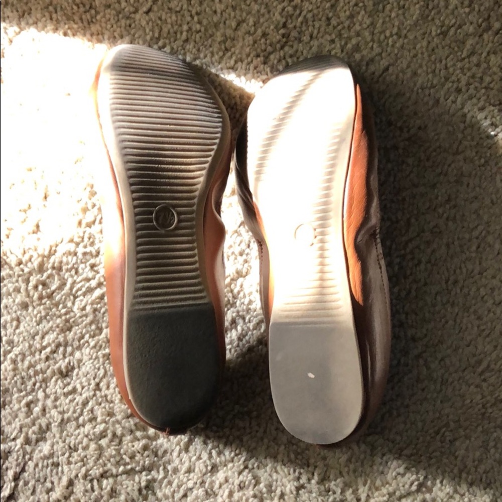 Brown flats - Picture 3 of 3